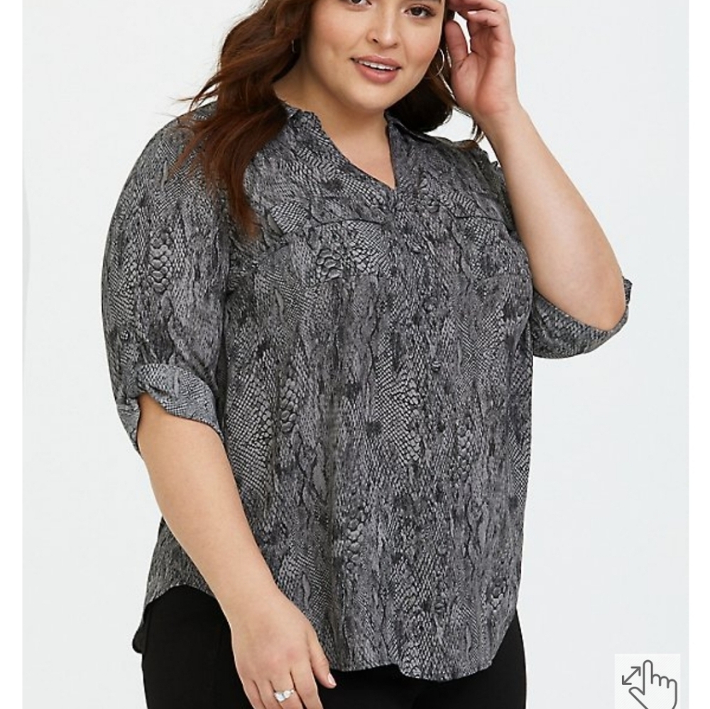 Torrid GREY SNAKESKIN PRINT GEORGETTE BUTTON-DOWN BLOUSE Size 5 X NWT!